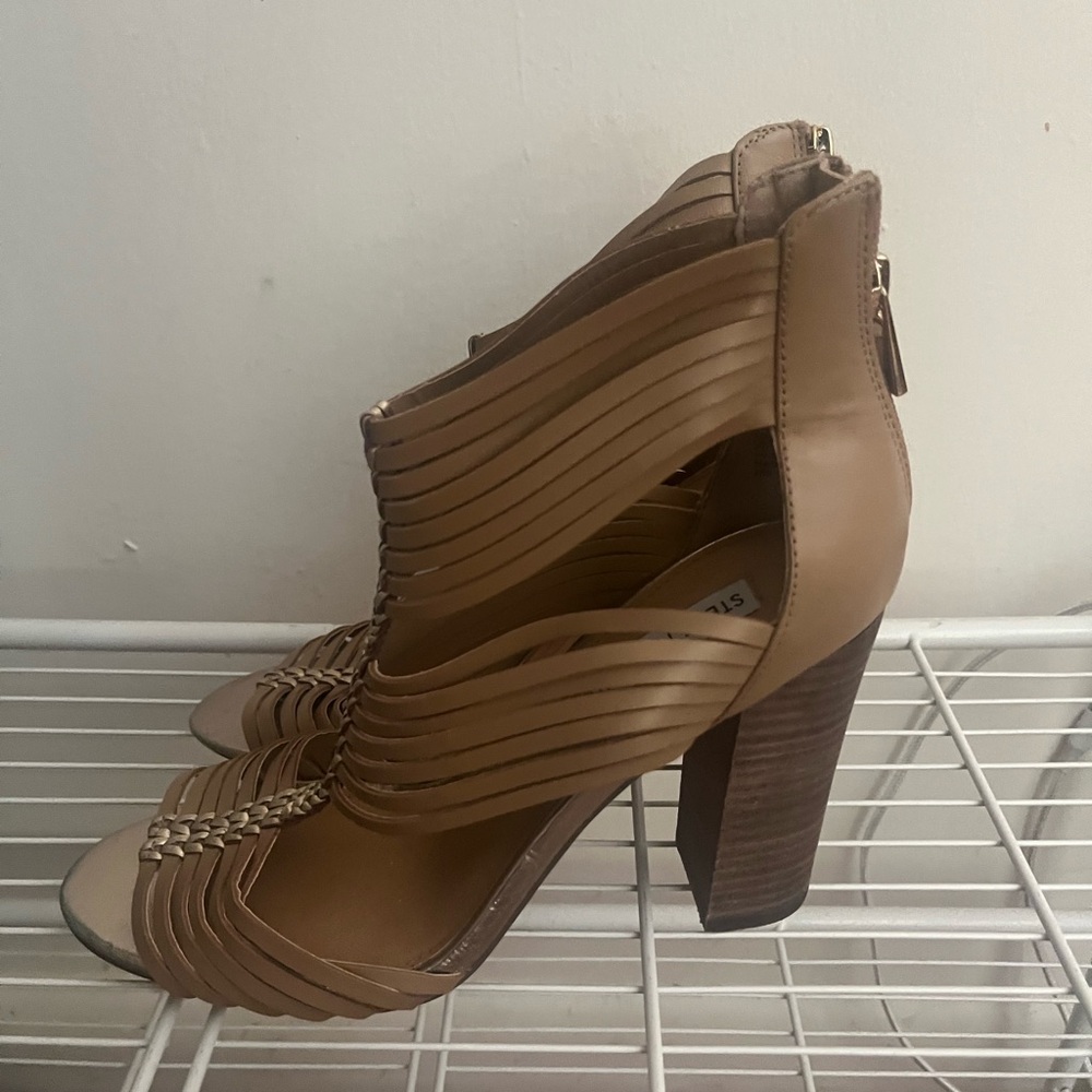 Steve Madden Silina  Women's Tan Strappy Block Heel Sandals, never worn